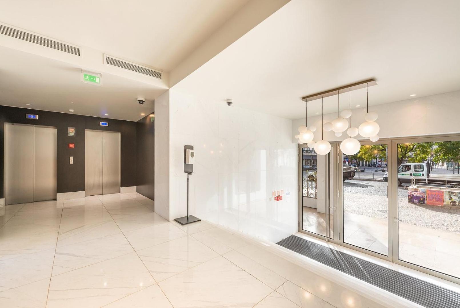 Apartmán Guestready - 2Br Apt Carlos I With Terrace And Gym Lisboa Exteriér fotografie