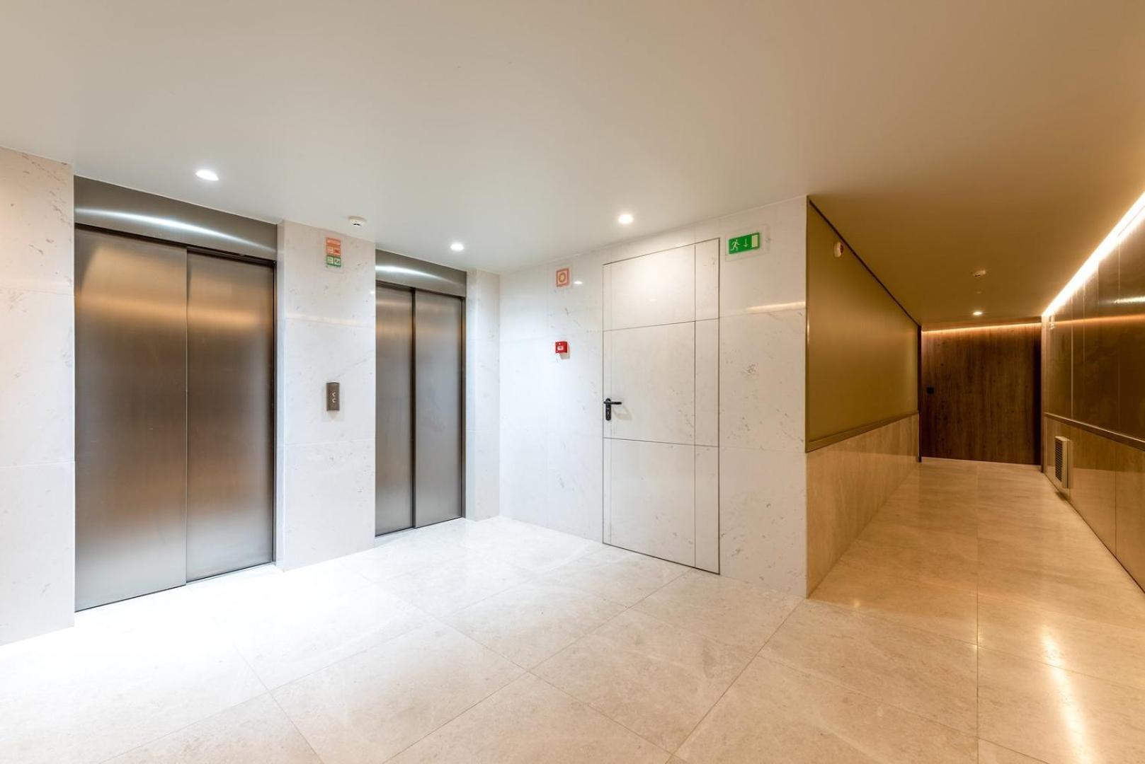 Apartmán Guestready - 2Br Apt Carlos I With Terrace And Gym Lisboa Exteriér fotografie